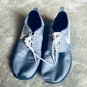 Nike Roshe Grey and White